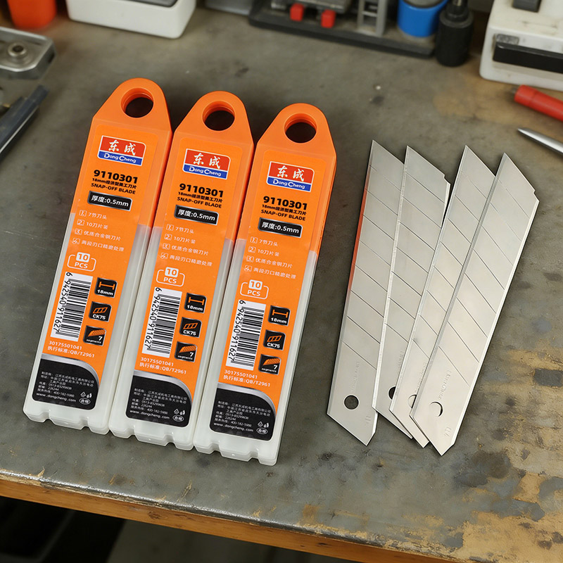 CK75鋼製ユーティリティナイフ替刃 18mm 60度 0. - Heavy Equipment Blade のレビューと価格